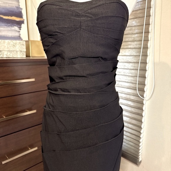 Woman's Black strapless ruched dress w/sweetheart neckline. Size 9 in Jrs. - Picture 3 of 4